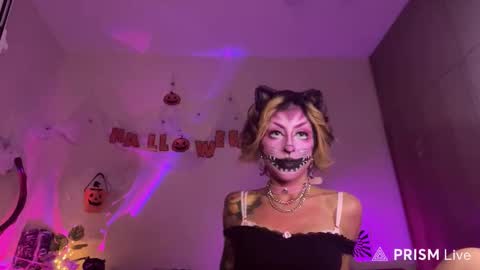 Snapshot of mooncinna chatting on October 2025 11:56:02 PM Cinna online show from October 2025 11:56:02 PM