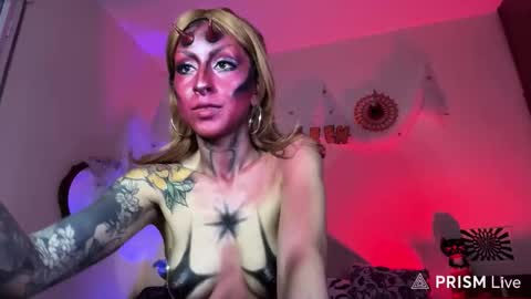 Snapshot of mooncinna chatting on October 2025 09:06:01 PM Cinna online show from October 2025 09:06:01 PM