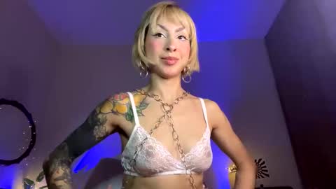 Cinna online show from December 2025 09:45:02 PM