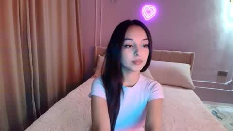 Mia online show from November 2025 11:31:02 AM