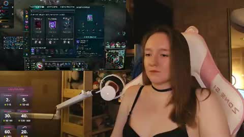 Snapshot of moonlish_siren chatting on July 2026 06:35:01 PM Katrin online show from July 2026 06:35:01 PM