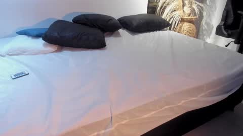 Snapshot of moonlover_2 chatting on October 2025 03:39:02 AM Kitty online show from October 2025 03:39:02 AM