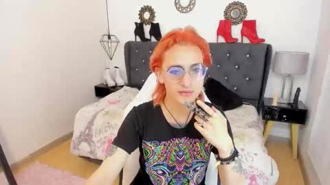 Snapshot of moonn_fox chatting on October 2025 07:58:02 PM Moon online show from October 2025 07:58:02 PM