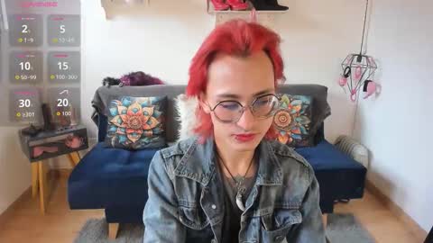 Snapshot of moonn_fox chatting on November 2025 09:15:02 PM Moon online show from November 2025 09:15:02 PM