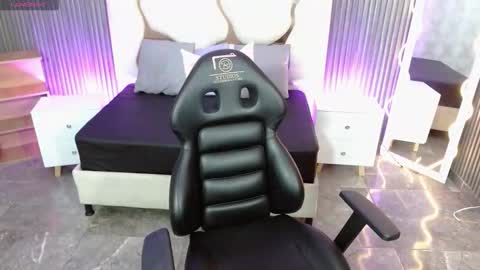 Snapshot of moonshine_tay chatting on October 2025 12:15:02 PM Moon online show from October 2025 12:15:02 PM