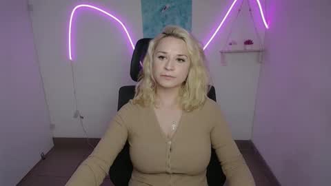 Snapshot of moonsusanna chatting on May 2026 11:26:02 AM Susanna online show from May 2026 11:26:02 AM