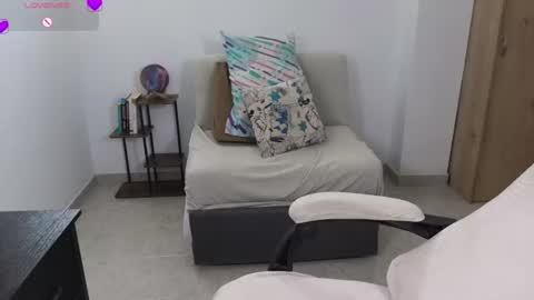 Snapshot of moonwoman_ chatting on July 2026 05:17:02 PM Moon Woman online show from July 2026 05:17:02 PM