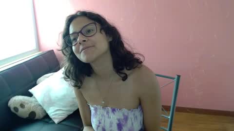 Snapshot of mora_haze chatting on February 2025 06:47:02 PM Mora Haze 3 online show from February 2025 06:47:02 PM