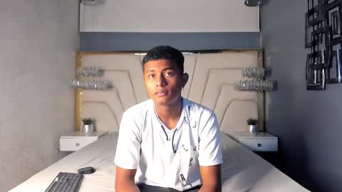 Mmorenito online show from October 2025 06:52:01 PM