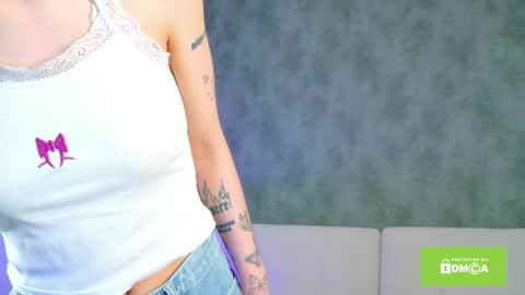 Snapshot of morninbunny_ chatting on April 2026 03:15:01 AM Emilia online show from April 2026 03:15:01 AM