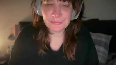 Snapshot of mossy_mommy chatting on April 2026 12:23:01 AM Mossy Mommy online show from April 2026 12:23:01 AM