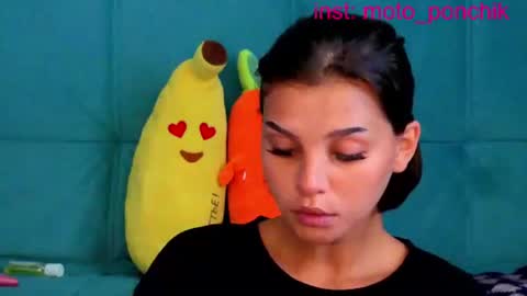 Snapshot of moto_ponchik chatting on July 2026 05:23:01 AM Kris online show from July 2026 05:23:01 AM