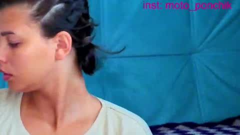 Snapshot of moto_ponchik chatting on July 2026 06:28:01 AM Kris online show from July 2026 06:28:01 AM