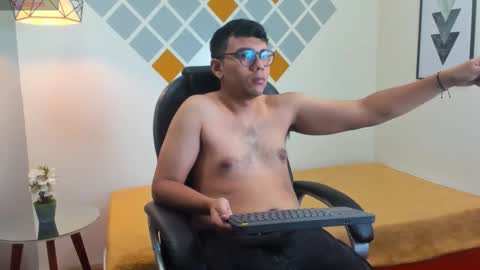 Mou Fly online show from October 2025 11:41:02 AM