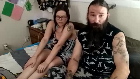 Snapshot of mr_and_mrs_dragon chatting on January 2025 05:29:01 AM Mr and Mrs Dragon online show from January 2025 05:29:01 AM