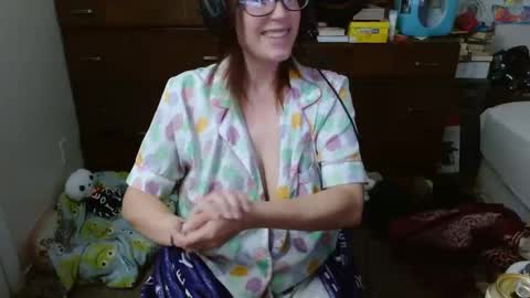 Snapshot of mr_and_mrs_dragon chatting on February 2025 06:15:02 PM Mr and Mrs Dragon online show from February 2025 06:15:02 PM