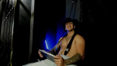 mr_maximo online show from November 2025 10:43:02 PM