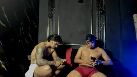 mr_maximo online show from November 2025 01:00:01 AM