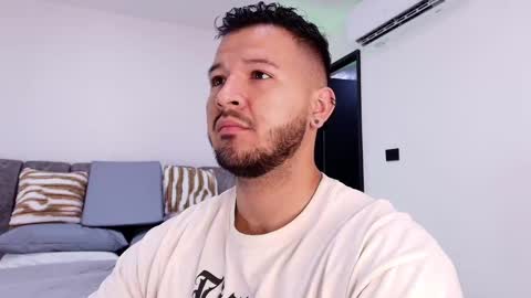 MIKEE online show from November 2025 03:05:01 AM