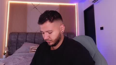 MIKEE online show from March 2026 03:06:02 AM