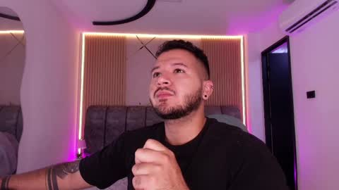 MIKEE online show from April 2026 03:13:01 AM