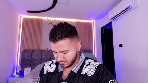 MIKEE online show from April 2026 03:17:01 AM