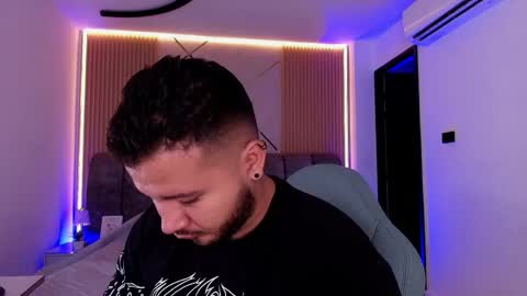 MIKEE online show from April 2026 03:02:01 AM