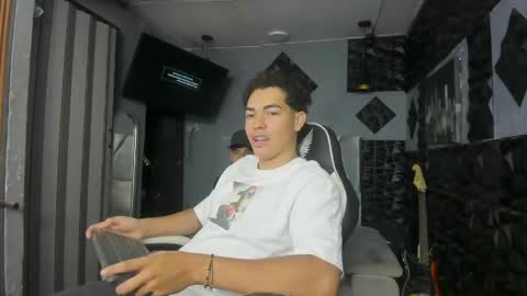 mr_mois online show from April 2026 09:34:02 AM