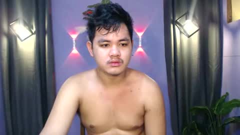 Snapshot of mr_olivercummerx chatting on October 2025 01:27:02 AM mr_olivercummerx online show from October 2025 01:27:02 AM