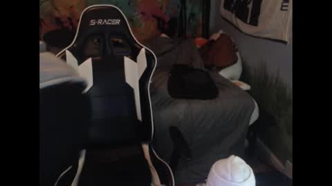 mr_strawberry online show from November 2025 10:48:01 AM