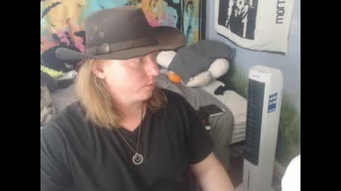 mr_strawberry online show from April 2026 06:13:02 PM