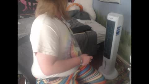 mr_strawberry online show from April 2026 04:17:02 PM