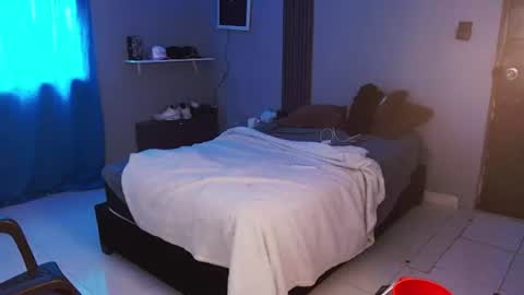 yisuz online show from July 2026 11:49:01 AM