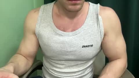 Snapshot of mrbiceps_23 chatting on December 2024 08:18:01 PM Mrbiceps23 online show from December 2024 08:18:01 PM