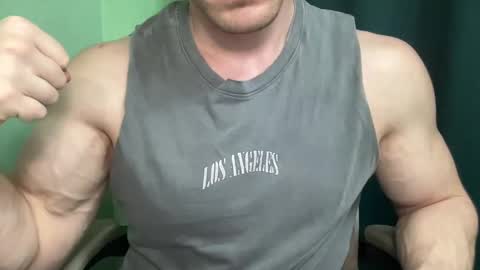 Snapshot of mrbiceps_23 chatting on December 2024 05:00:02 PM Mrbiceps23 online show from December 2024 05:00:02 PM