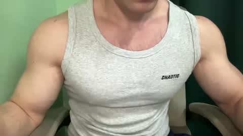 Snapshot of mrbiceps_23 chatting on January 2025 12:33:01 PM Mrbiceps23 online show from January 2025 12:33:01 PM