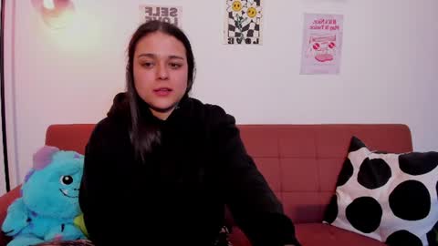 Snapshot of mrbuu_ chatting on June 2026 06:01:01 AM Laura online show from June 2026 06:01:01 AM