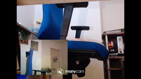 MrJohnsen1975 online show from June 2026 10:53:02 AM