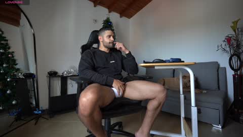 Luis    Instagram   online show from December 2024 07:49:02 PM