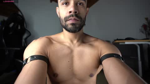 Luis    Instagram   online show from December 2024 06:18:02 PM