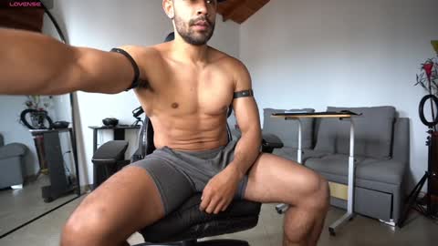 Luis    Instagram   online show from January 2025 01:55:02 PM