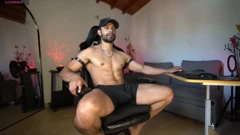 Luis    Instagram   online show from January 2025 09:08:02 PM