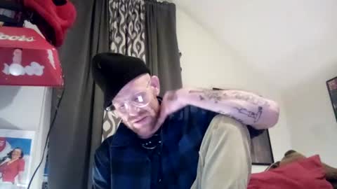 Snapshot of mrmagillacutty chatting on December 2024 03:25:02 AM Jacob Matthew online show from December 2024 03:25:02 AM