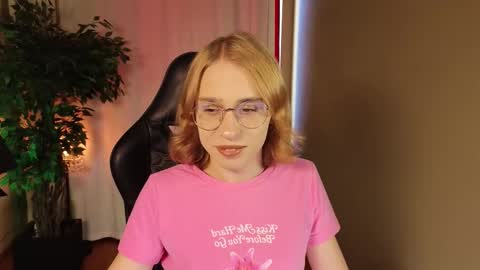 Snapshot of mrs_mills chatting on September 2025 06:02:01 AM Barbie online show from September 2025 06:02:01 AM
