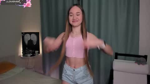 Mia online show from November 2025 10:31:01 PM