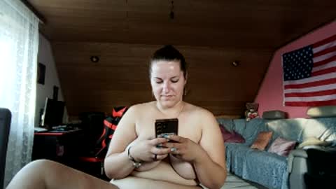 Snapshot of mrsbutterfly2504 chatting on July 2026 04:51:01 AM Naughty Melly online show from July 2026 04:51:01 AM