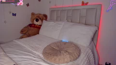 Tania online show from December 2025 07:51:02 PM