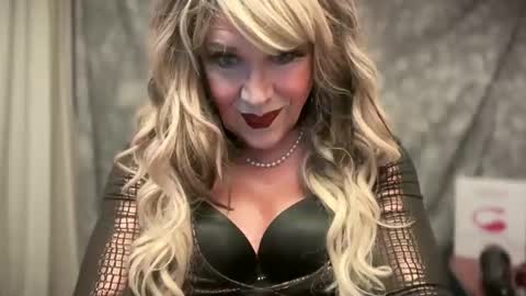 Snapshot of mskarentoy chatting on October 2025 11:18:01 PM mskarentoy online show from October 2025 11:18:01 PM