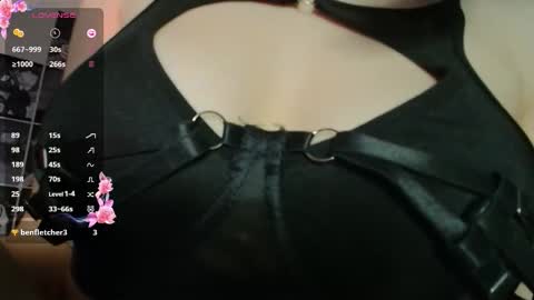 Snapshot of mskissa chatting on September 2025 01:52:01 AM Noora Saetr online show from September 2025 01:52:01 AM