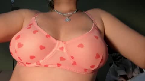 Snapshot of mspurrfectlove chatting on December 2024 03:23:02 AM MsPurrfectLove online show from December 2024 03:23:02 AM